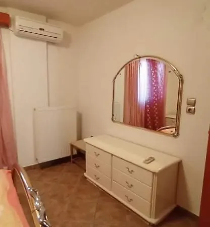 Melana Τυρός