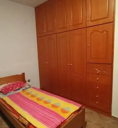 Melana شقة Tirós